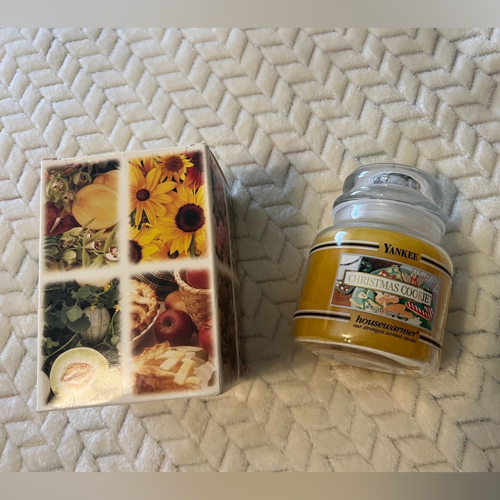 Yankee Christmas Cookie 14.5 oz Candle - Picture 5 of 5